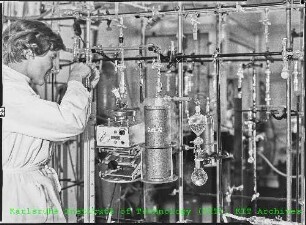 Versuchsaufbau zur Synthese von C14-markierten Verbindungen im Institut für Radiochemie (IRCh)