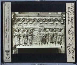 Lucca, Kathedrale S. Martino : rechtes Portal, Relief, Disputa des S. Regolo