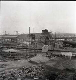 Drehscheibe mit Bunker und Dockplätzen für deutsche Schiffe am Hafen von Lorient an der französischen Atlantikküste