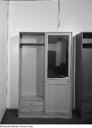Garderobenschrank