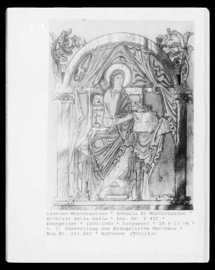 Evangeliar — S. 2: Darstellung des Evangelisten Matthäus