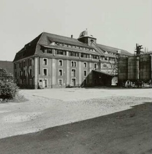 Pirna. Getreide-Rieselspeicher und Verwaltungsgebäude des ehemaligen Proviantamtes der Königlich-Sächsischen Armee (um 1907). Rottwerndorfer Straße 43. Ansicht von Südwesten