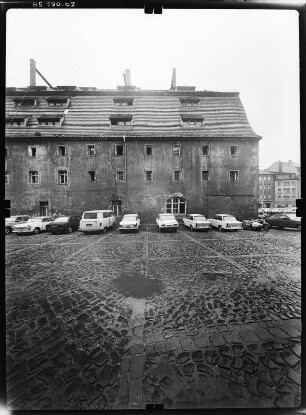 Zittau, August-Bebel-Platz (Neustadt) 47. Marstall (1511, Erweiterung a. 18. Jh.). Seitenansicht