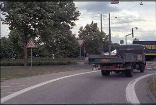 Ausfahrt aus Kreisel Südwest (Heidelberg Richtung Grötzingen) zu Fahrbahn Süd der B10 (Karlsruhe Richtung Grötzingen)