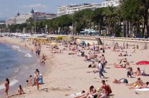 Cannes - Strand an der Croisette : Strand an der Croisette in Cannes, aufgenommen 2006