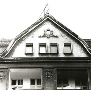 Cottbus. Berliner Straße 132. Wohnhaus (um 1910), Giebel