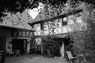 Wohnhaus; Weilrod, Vor der Stadtmauer 10