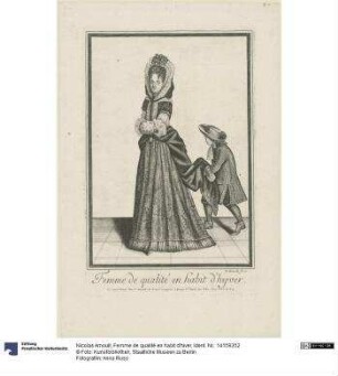 Femme de qualité en habit d'hiver