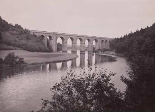Limmritzer Eisenbahnbrücke : Döbeln-Ziegra, Limmritzer Eisenbahnbrücke vom Ufer der Zschopau talwärts gesehen