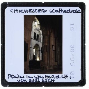 Chichester, Kathedrale : Pfeiler, Westteil des Langhaus, von südlichen Seitenschiff