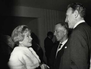 Grethe Weiser mit Ehemann Hermann Schwerin und Erich Schellow Festwochenempfang im Schiller Theater