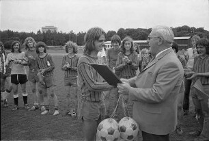 Fußballspiel der Karlsruher Realschulen um den Wanderpokal des Badischen Fußballverbands