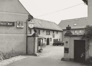 Mobschatz-Merbitz, Merbitzer Ring 11. Gasthof "Merbitzer Hof" (bez. 1843), Toranlage