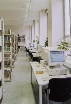 Freihandbereich Monografien und PC-Rechercheplätze : Dresden-Johannstadt, Hans-Grundig-Straße 25 (Gebäude der Fakultät Informatik der TU Dresden). Sächsische Landesbibliothek - Staats- und Universitätsbibliothek Dresden. Zweigbibliothek Informatik. Freihandbereich Monografien und PC-Rechercheplätze