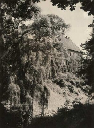Meißen-Siebeneichen, Schloß. Südwestansicht vom Kriegerdenkmal