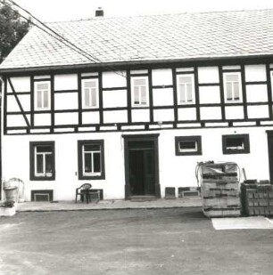 Colditz-Möseln, Hohnbacher Weg 10. Dreiseithof (M. 19. Jh.). Wohnstallhaus. Hoffront (Teilansicht)