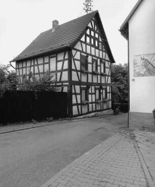 Idstein, Niederemser Straße 17