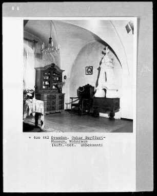 Dresdner Stube (mit bürgerlichen Möbeln 1.H. 19. Jh., dem Gedächtnis von Hans Seiffert gewidmet)