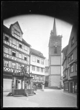 Engelsbrunnen, Kaufhaus Christoph Witt und Stiftskirche