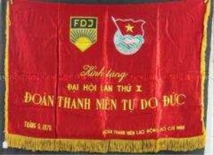 Freundschaftsbanner des Verbandes der Werktätigen Jugend "Ho Chi Minh" zum 10. Parlament der FDJ 1976