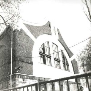 Reichenbach (Vogtland), Enge Gasse. Turnhalle (um 1905). Giebelansicht (Teilansicht)