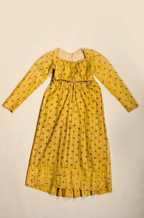 Kleid mit hochliegender Taille