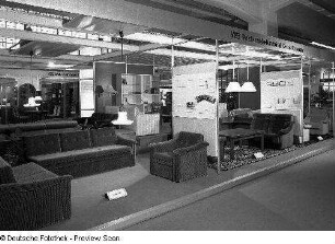 Sitzgruppe (Modell 5354) : Ausstellungskojen des VEB Polstermöbelkombinat Oelsa-Rabenau mit Sitzgruppen