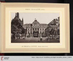 Paris, ile de la cité. Le palais de justice. Facade principale