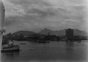 Stadt an der Küste : Blick auf eine an der brasilianischen Küste liegende Stadt.