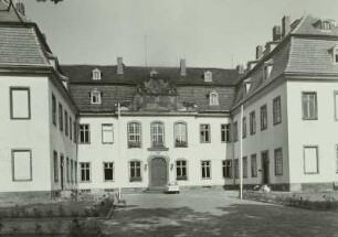 Dahlen, Schloss, Hofseite von Westen