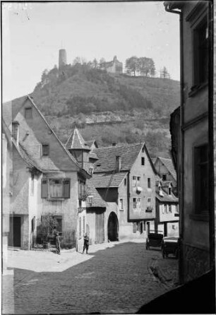 Weinheim Blick in die Judengasse, im Hintergrund Burg Windeck