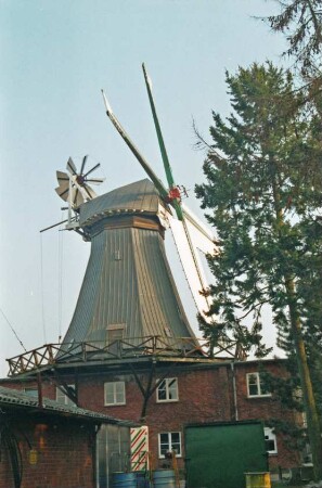 Braaker Mühle: Außenansicht: vorne links Nebengebäude: 24. März 2003