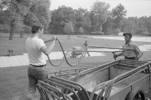 Vorbereitungen im Rheinstrandbad Rappenwört für die Badesaison 1971