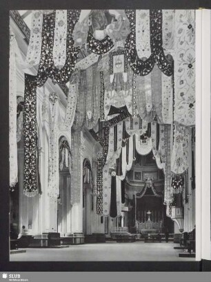 Noto. Stoffdekorationen in der Chiesa Madre