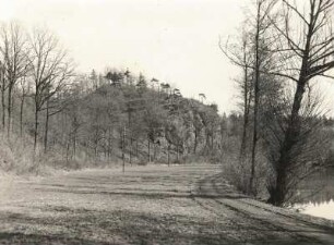 Spreetal : Oberlausitz. Spreetal oberhalb von Bautzen. Burgwall bei Doberschau vom Talgrund (Nordansicht)