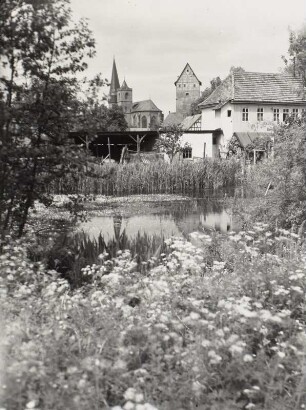 Münnerstadt. Stadtansicht mit Pfarrkirche Maria Magdalena und Jörgentor. Ansicht von Südosten