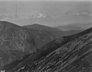 Im Gebirge : Blick über ein Gebirge auf dem Weg vermutlich zum Berg San Lorenzo