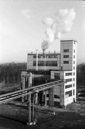 Freiburg: Gaswerk, Neubau, Vordergrund Hochrohr, vom Gaskessel aus