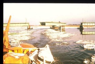 Alte Drehbrücke bei Leer/Ems im Eis