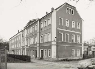 Radeberg, Wohnhaus : Radeberg. Wohn- und Fabrikgebäude ("Rafena"). Straßenansicht