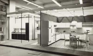 Ausstellungskojen mit Anbauküchen (1977; VEB Möbelkombinat Hellerau)
