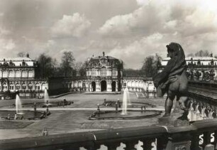 Dresden-Altstadt. Zwinger (1709-1728; M. D. Pöppelmann, B. Permoser). Zwingerhof mit Wallpavillon