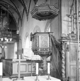 Strausberg, Predigerstraße 2. Marienkirche (um 1250, 1341/1342 Renovierung, ab 1448 Umbau). Kanzel (Holz; gedrechselt, geschnitzt)
