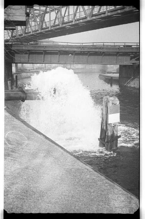 Kleinbildnegativ: Landwehrkanal am Halleschen Tor, Möckernbrücke, 1963