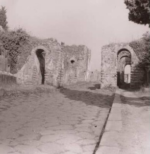 Italien, Pompeji, Herkulaner Tor, gepflasterte Straße