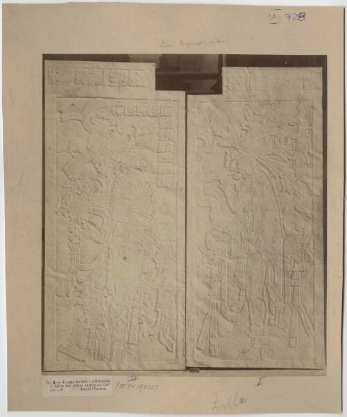 Deux reliefs en pierre de piliers extérieurs du Temple du Soleil.