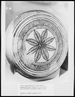 geometrische Pyxis —