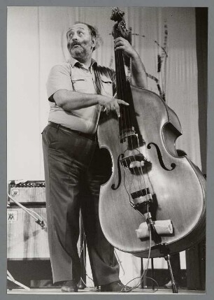 Aladar Pege : Portrait des Kontrabassisten Aladar Pege bei den 10. Leipziger Jazztagen 1985