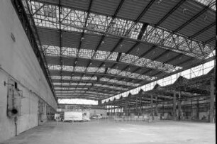 Dresden-Klotzsche, Flughafenstraße. Flughafen Dresden. Hangar 219 (1998/2001). Innenansicht nach Norden