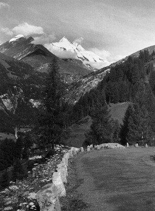 Kärnten. Großglockner-Hochalpenstraße mit Blick auf den Großglockner von Südosten